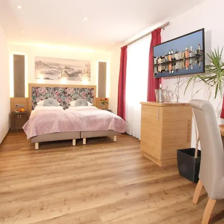 Hotel Altstadt-hotel 4*