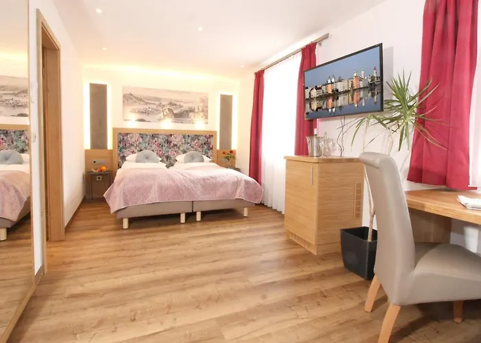Hotel Altstadt-hotel 4*
