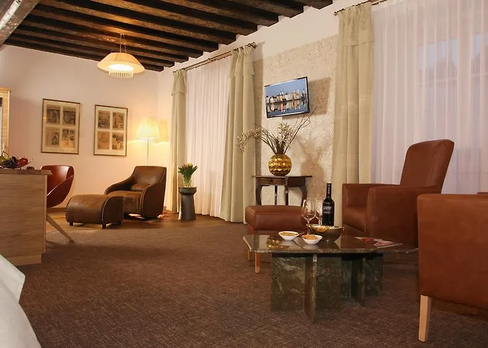 Hotel Altstadt-hotel 4*